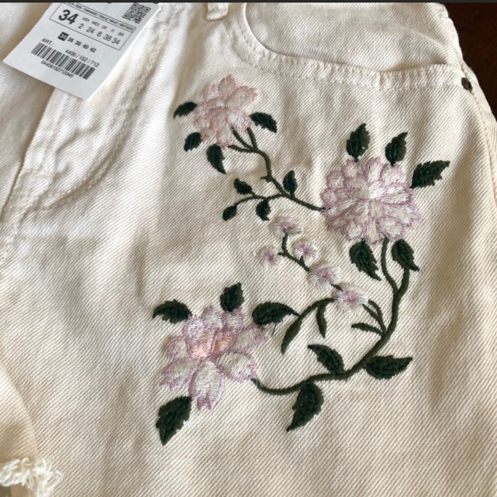 ZARA BASICS CREAM SHORTS WITH FLORAL EMBROIDERY - Picture 6 of 8
